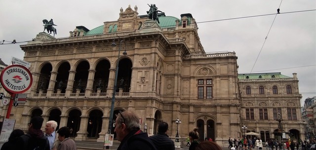 ウィーン国立歌劇場.jpg